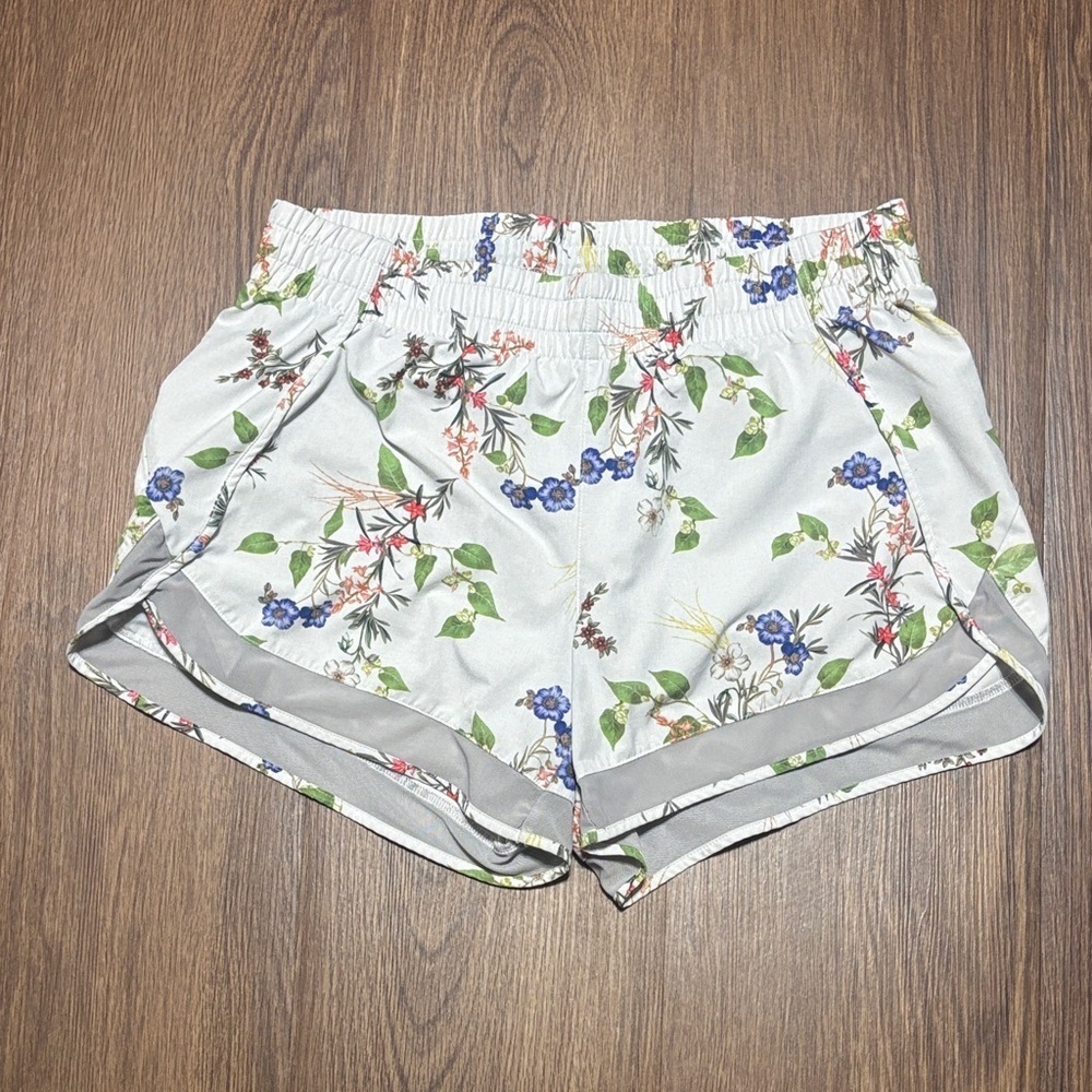 Athleta Racer Run Shorts 4” White Botanicals Floral Size M